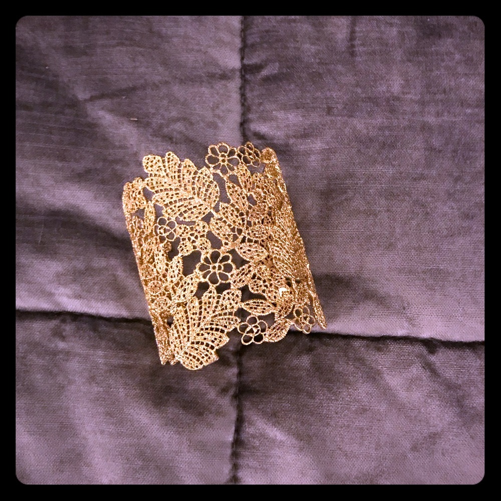 Stella & Dot Gold Leaf Cuff